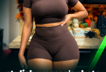 Stylish Woman’s S*X Photo Sparks Social Media Buzz